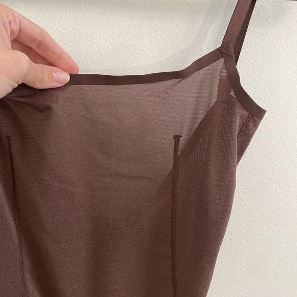 NWT SKIMS Sheer Sculpt Thong Bodysuit Brown Small - Picture 3 of 10
